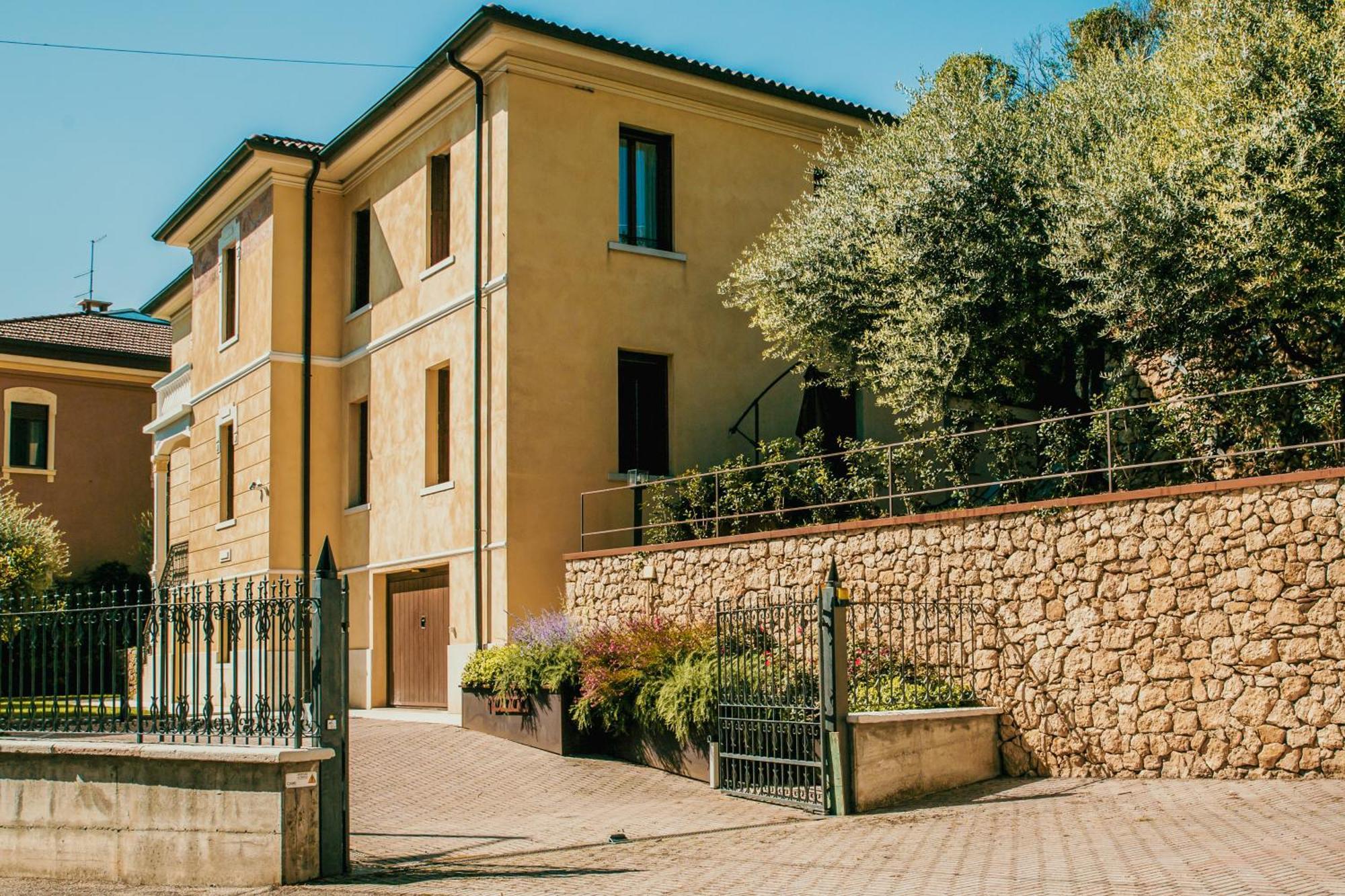 Naboo Verona Luxury Suites 外观 照片